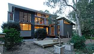 This family holiday home at Pindimar Bay on the north shore of Port Stephens, New South Wales uses LYSAGHT CUSTOM ORB® roofing and wall cladding in colours Jasper®, Dune® and Ironstone®.