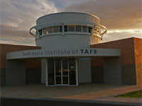LYSAGHT SPANDEK® cladding was selected for much of the exterior of the silo-like structure at the Swan Hill campus of the Sunraysia TAFE college, Victoria.