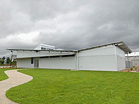 The new McWilliam's Wines administration and laboratory building is a skillion roofed single level structure clad in LYSAGHT CUSTOM ORB® and LYSAGHT SPANDEK® profiles made from ZINCALUME® steel.