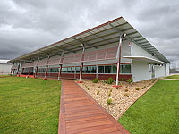 The new McWilliam’s Wines administration and laboratory building is a skillion roofed single level structure clad in LYSAGHT CUSTOM ORB® and LYSAGHT SPANDEK® profiles made from ZINCALUME® steel.