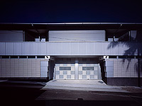 LYSAGHT CUSTOM ORB® and LYSAGHT MINI ORB® cladding made from ZINCALUME® steel was used for the roof, front elevation and part of the living room ceiling.