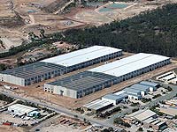 The Insight Logistics Park complex at Stapylton in Queensland, is constructed using 48,000 square metres of 0.48 BMT LYSAGHT KLIP-LOK 700 HI-STRENGTH® and 231 tonnes of LYSAGHT SUPAZED® purlins as part of the roof framing package.