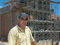 Builder Steve Newton at the Mandurah Ocean Marina construction site where LYSAGHT KLIP-LOK&reg; 406 in COLORBOND&reg; Ultra steel was ideally suited to the pitch and profile of the roof and the marine enviroment.