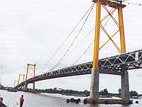 Barito River Bridge, Indonesia, where steel has been used to maximum advantage and techniques have been employed to facilitate speed and safety in construction.