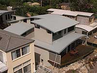 This home at Bilgola on Sydney’s Northern Beaches demonstrates the use of LYSAGHT CUSTOM BLUE ORB® as a curved roofing material.