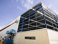 36,000 square metres of LYSAGHT TRIMDEK® and 14,000 square metres of LYSAGHT SPANRIB® cladding were used on this new Coles Myer distribution centre at Heathwood.