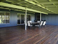 The Diamonds&rsquo; house covers nearly 60 squares and features walls and roof clad in LYSAGHT&reg; CUSTOM ORB&reg;  profile in the COLORBOND&reg; steel colours Dune&reg; (roof) and Deep Ocean&reg;.