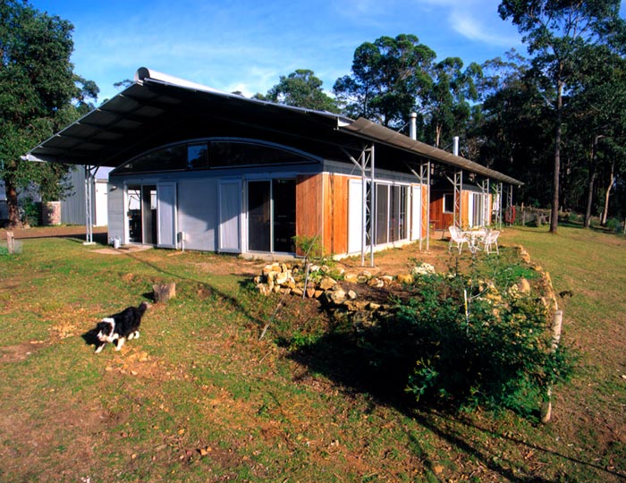 Lindsay Johnston's 'Four Horizons' home at Watagan Forest, near Newcastle features roofing and walling made from COLORBOND® steel.