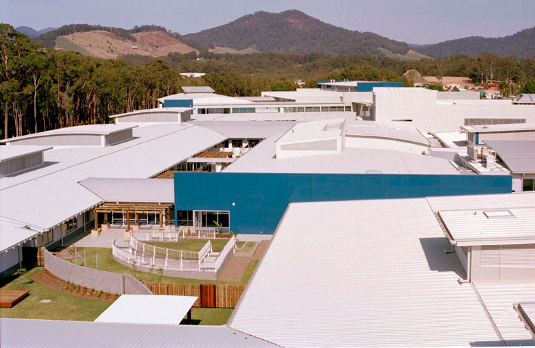 Roof made from COLORBOND® steel in colours Shale Grey™ and Surfmist® at the new A$80 million state-of-the-art Coffs Harbour Health Campus.