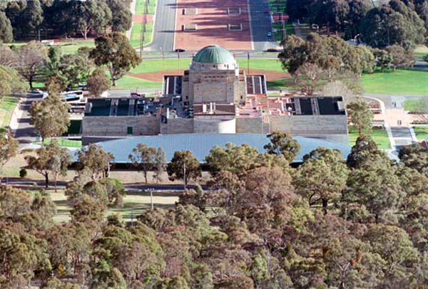 The roof of the new ANZAC Hall at the Australian War Memorial in Canberra is clad with LYSAGHT KLIP-LOK® 406 made from COLORBOND® steel.