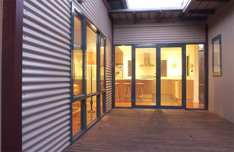 A family home in Blairgowrie on the Mornington Peninsula, Victoria shows extensive use of COLORBOND® steel in its contemporary design.