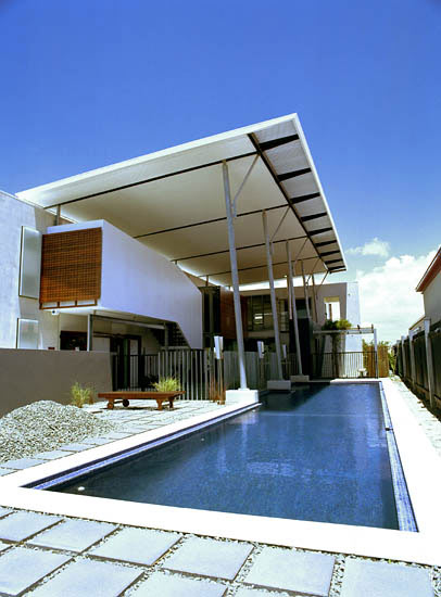 Sunshine Coast home with skillion roof made from COLORBOND® steel in the colour Surfmist®.