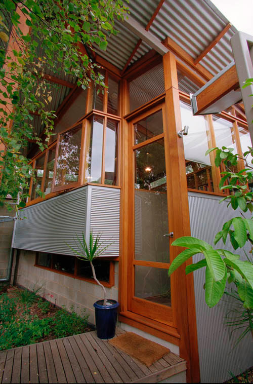 The design of this studio and carport addition incorporated corrugated ZINCALUME® steel for the roof and wall cladding.