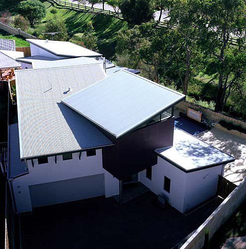 Thermally efficient roof made from COLORBOND® steel in the colour Shale Grey™