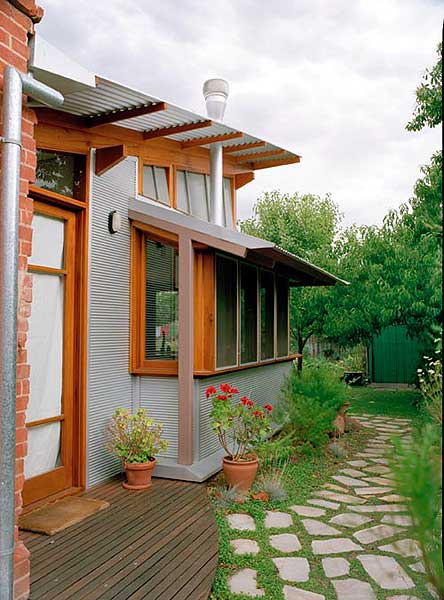 This house in Maylands, South Australia has an extention featuring framing, roofing and wall cladding made from ZINCALUME® steel.