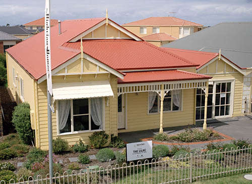 Highview Homes 'Lilac' with a roof made from COLORBOND® steel in Manor Red®.