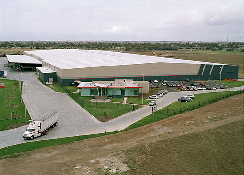 Heinz Wattie's Australasia new national distribution centre contains 36,000 square metres of roofing made from ZINCALUME® steel and 45,000 lineal metres of GALVASPAN® steel purlins.