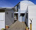 This striking seaside retreat Wavehouse on the Victorian coast features roofing and walling made from COLORBOND® steel