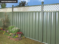 LYSAGHT NEETASCREEN® PLUS has a COLORBOND® steel lattice feature strip