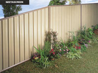 LYSAGHT NEETASCREEN® fencing is the classic garden fence design