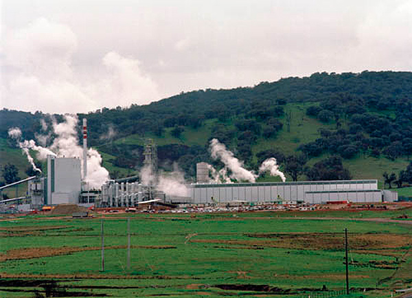 The Visy Pulp and Paper mill in Tumut in southern NSW is covered with more than 21,000 square metres of LYSAGHT CUSTOM ORB® corrugated steel wall cladding and LYSAGHT INTEGRITY® roofing in ZINCALUME® steel clad.