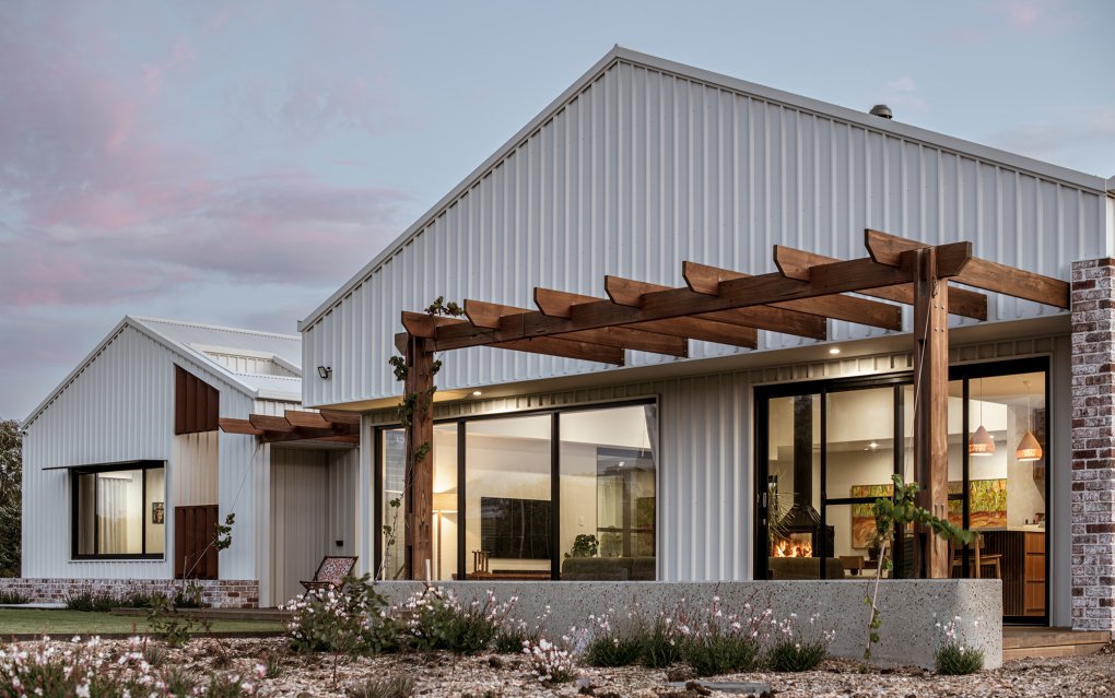 This home in Western Australia uses walling made from COLORBOND® steel in the colour Surfmist®