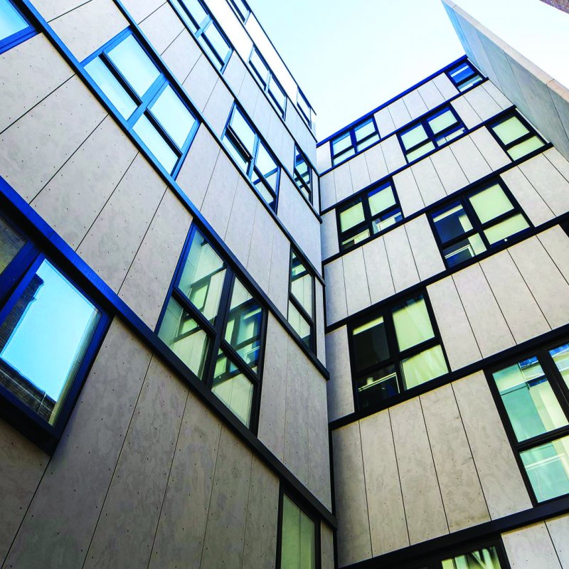 The cladding, made from REDCOR® weathering steel in the steel grade HW350A was chosen for Iglu Central Student Accommodation, to give the building a striking identity, and for its low maintenance requirements.
