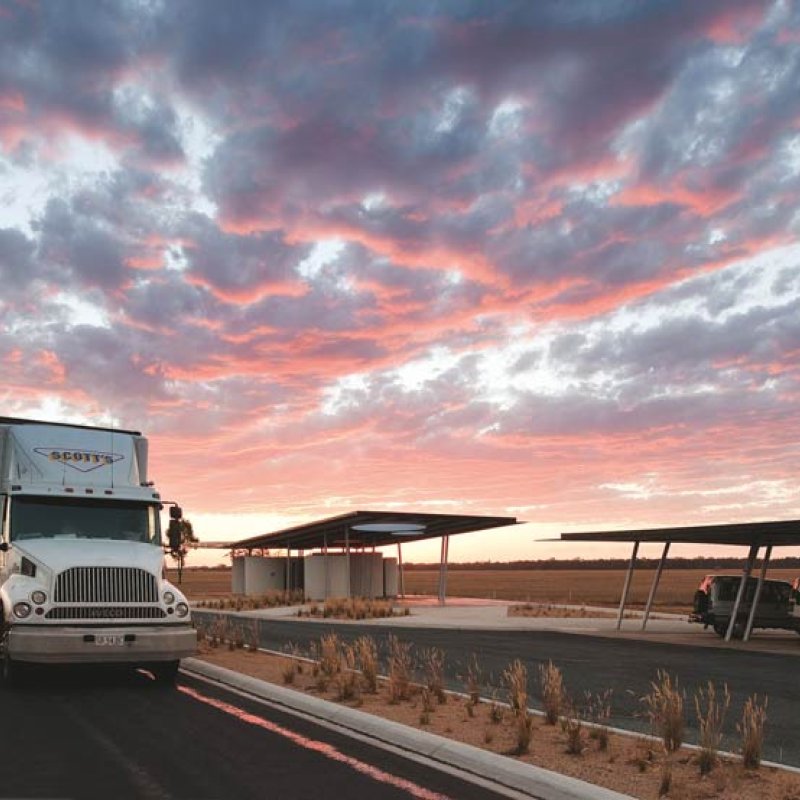 Calder Woodburn Rest Area (CWRA) located on approach to Shepparton from Melbourne on the Goulburn Valley Highway, uses roofing and celing cladding made from COLORBOND® steel in the colours Nightsky® and Surfmist®
